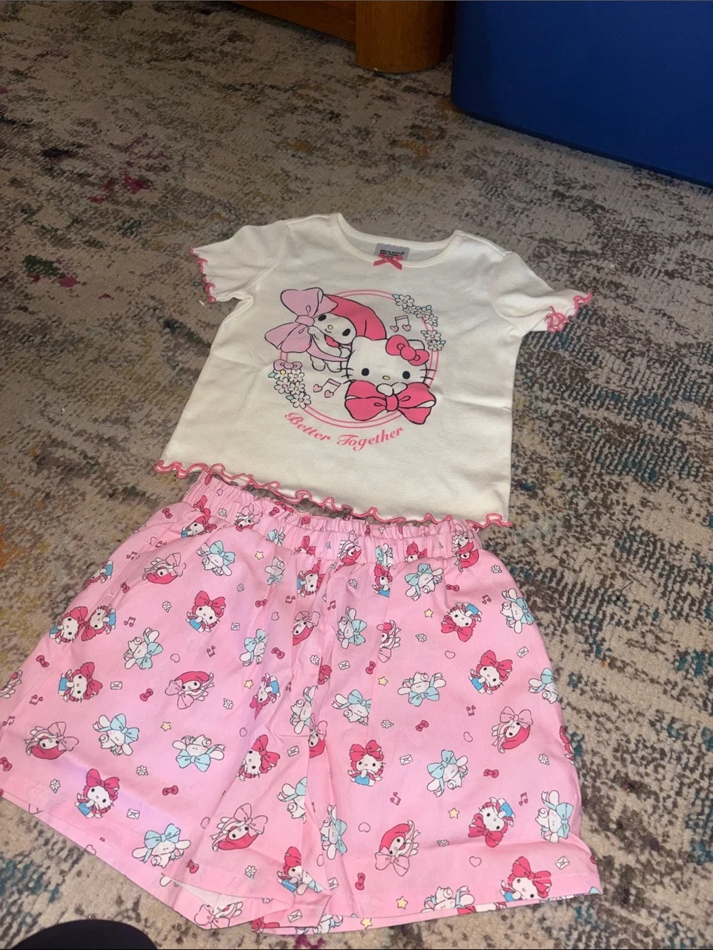 Hello kitty size 6 NWT Outfit